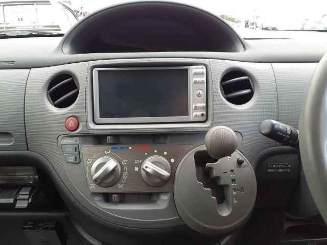 TOYOTA SIENTA 2010