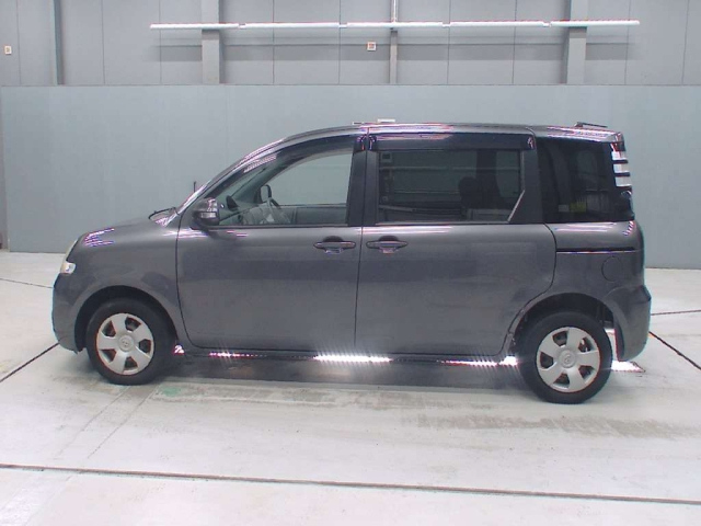 TOYOTA SIENTA 2010