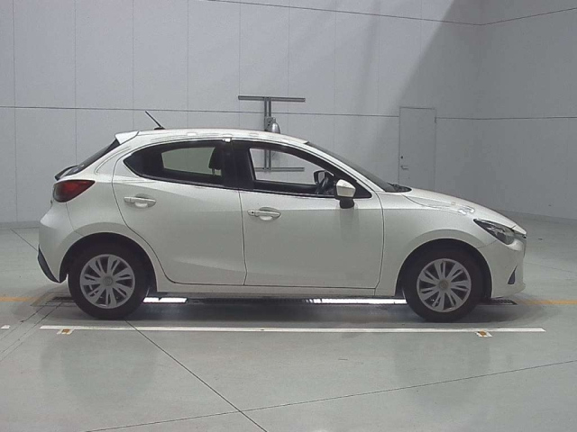MAZDA DEMIO 2015