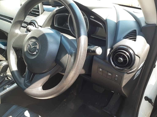 MAZDA DEMIO 2015