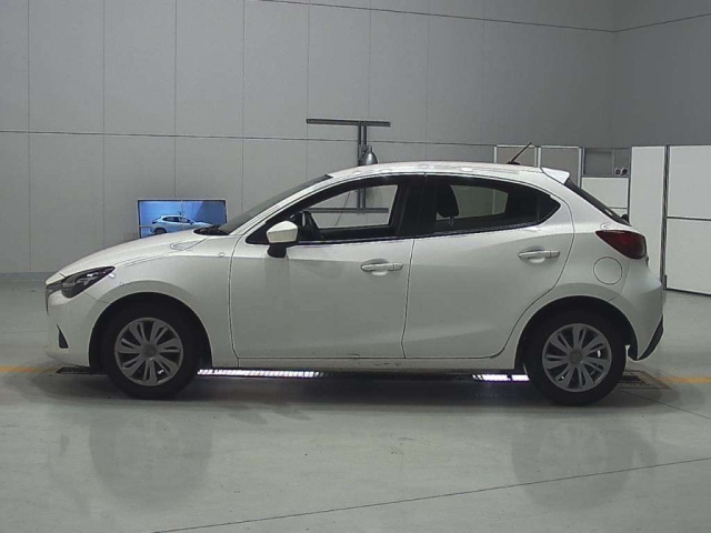 MAZDA DEMIO 2015