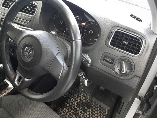 VOLKSWAGEN POLO 2014
