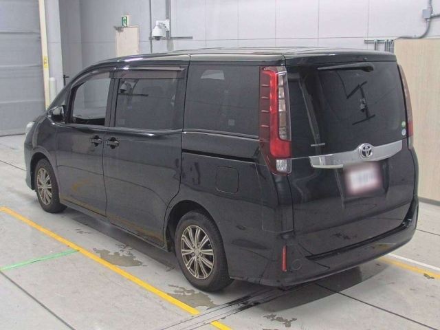 TOYOTA NOAH 2014