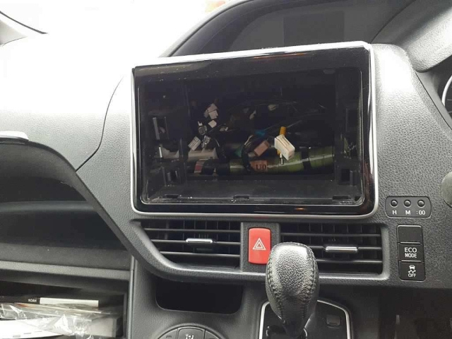 TOYOTA NOAH 2014