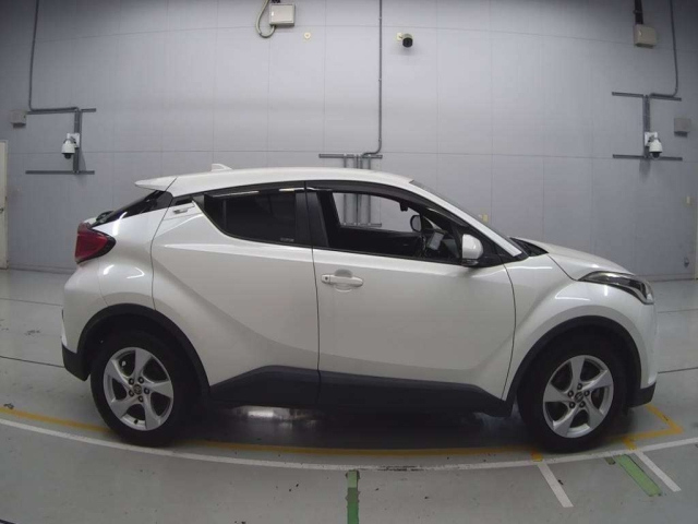 TOYOTA C-HR 2017