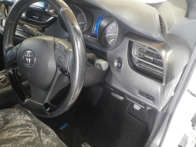 TOYOTA C-HR 2017