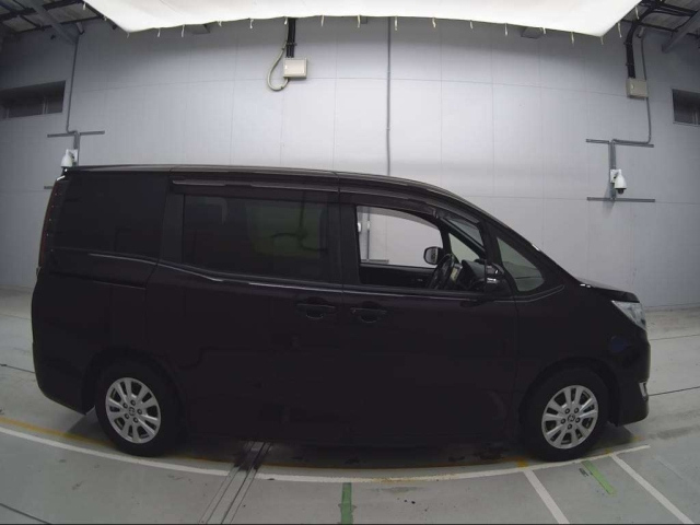 TOYOTA NOAH 2020