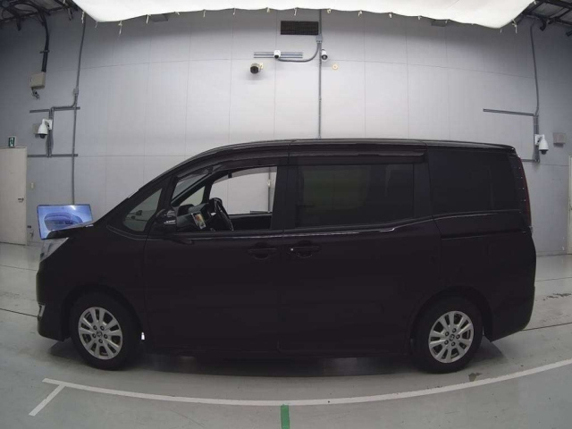 TOYOTA NOAH 2020