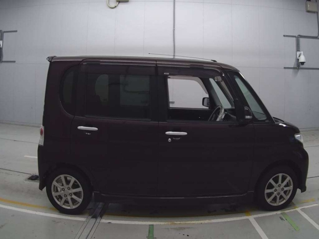 DAIHATSU TANTO 2010