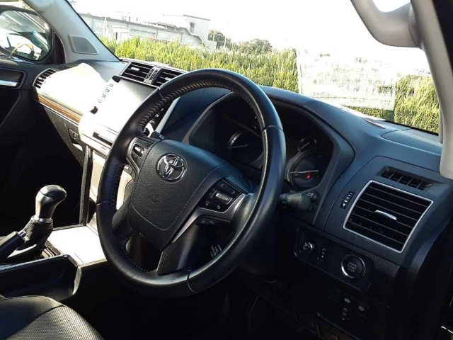 TOYOTA LAND CRUISER PRADO 2023