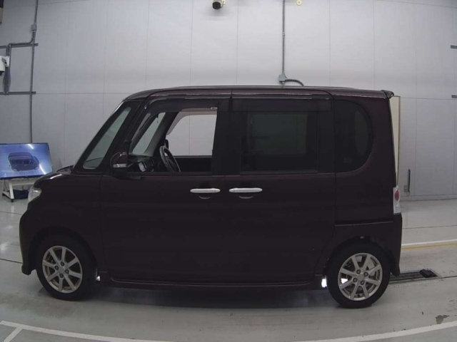 DAIHATSU TANTO 2010