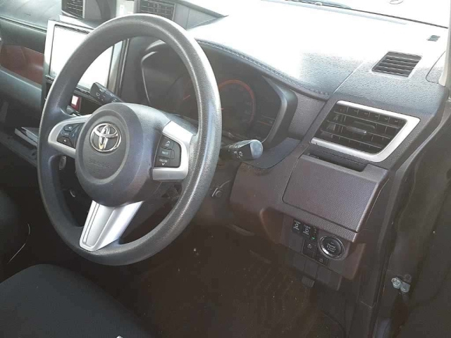 TOYOTA ROOMY 2018
