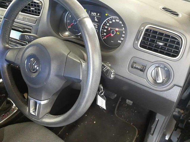 VOLKSWAGEN POLO 2013