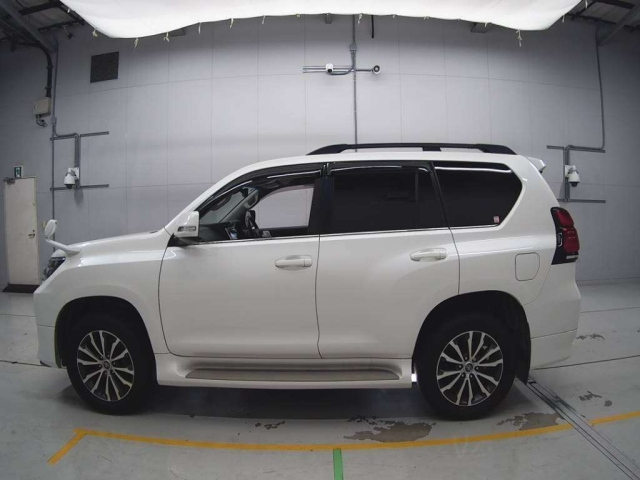 TOYOTA LAND CRUISER PRADO 2019