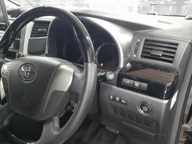 TOYOTA VELLFIRE 2009