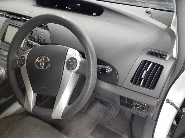 TOYOTA PRIUS 2011