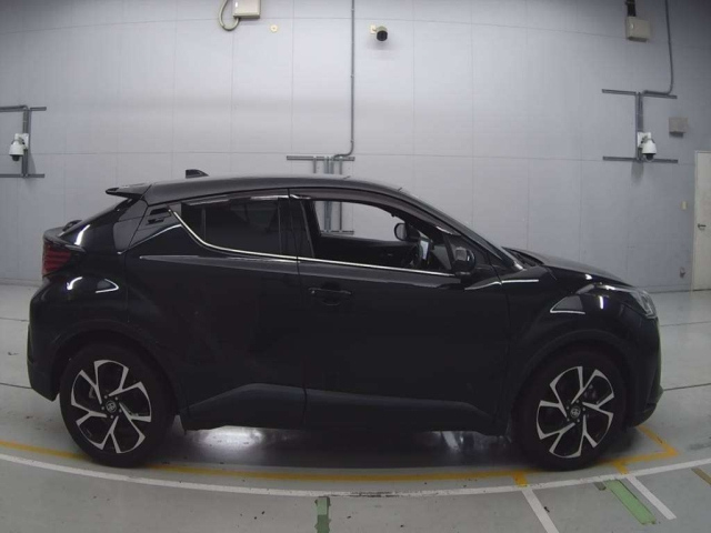TOYOTA C-HR 2021