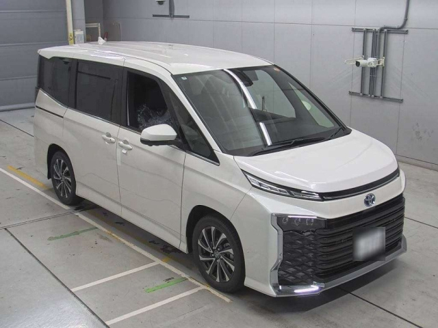 TOYOTA VOXY 2025