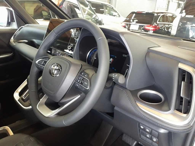 TOYOTA VOXY 2025