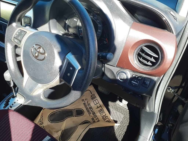 TOYOTA VITZ 2014