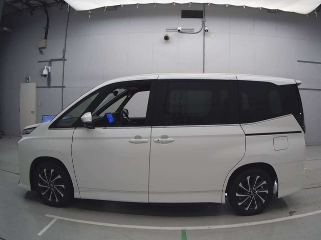 TOYOTA VOXY 2025