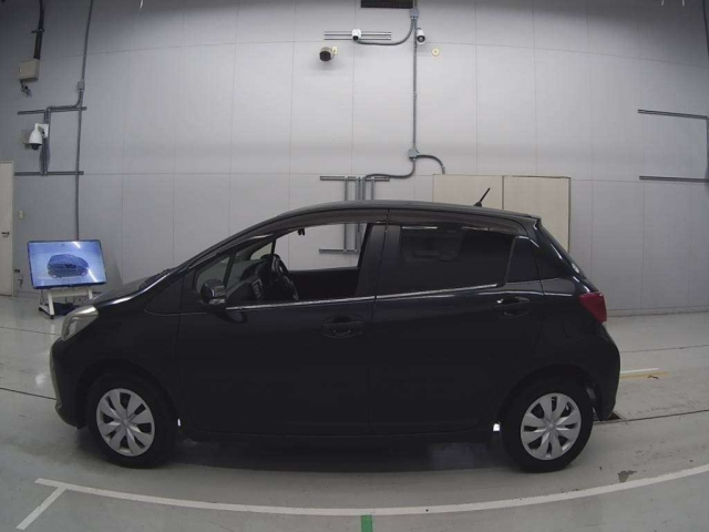 TOYOTA VITZ 2014