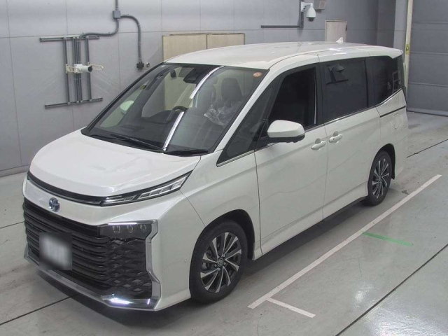TOYOTA VOXY 2025