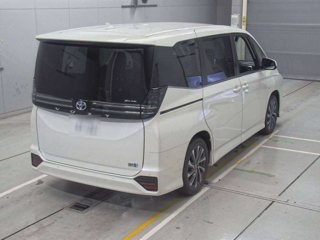 TOYOTA VOXY 2025