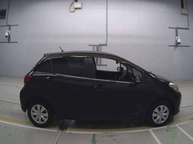 TOYOTA VITZ 2014