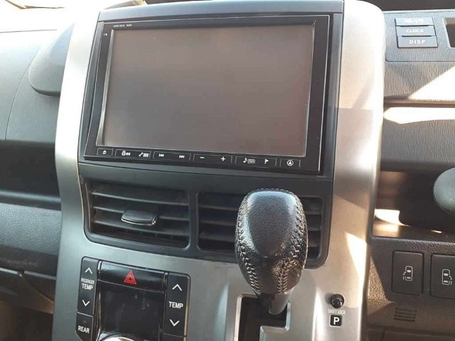TOYOTA VOXY 2012