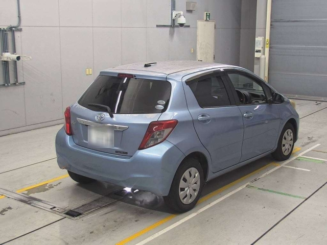 TOYOTA VITZ 2011