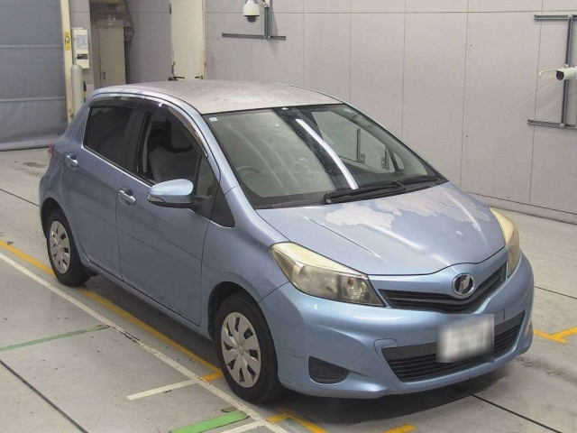 TOYOTA VITZ 2011