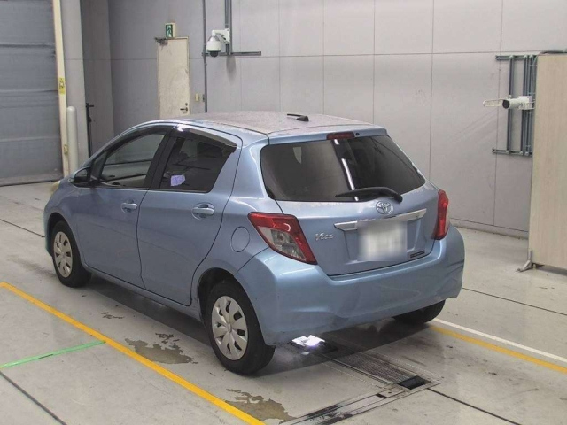 TOYOTA VITZ 2011