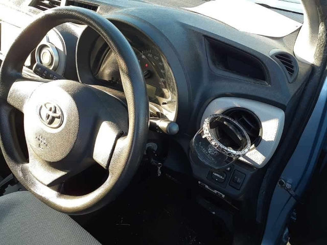 TOYOTA VITZ 2011