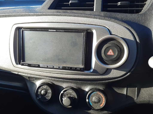 TOYOTA VITZ 2011
