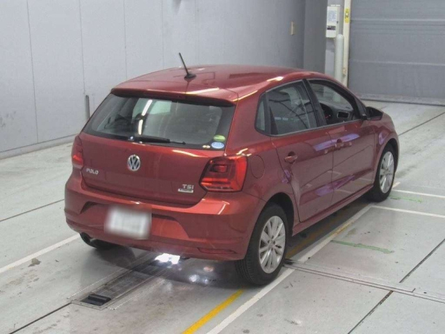 VOLKSWAGEN POLO 2015