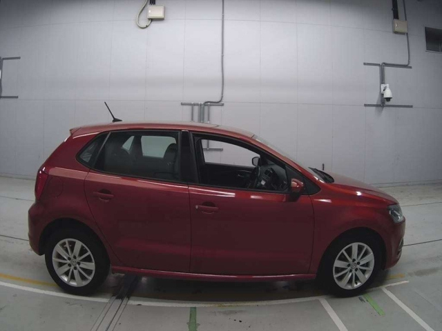 VOLKSWAGEN POLO 2015