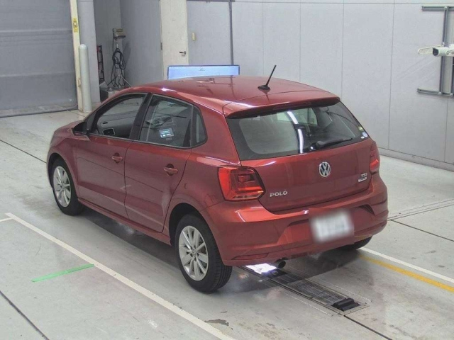 VOLKSWAGEN POLO 2015