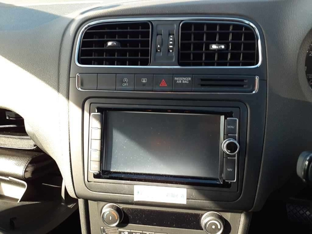 VOLKSWAGEN POLO 2015