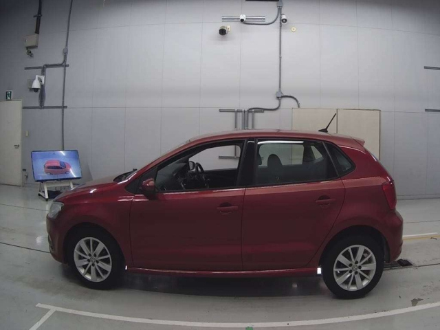 VOLKSWAGEN POLO 2015