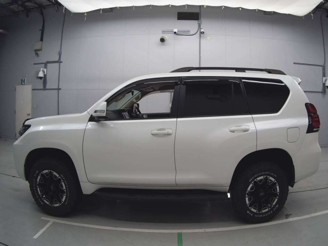 TOYOTA LAND CRUISER PRADO 2021