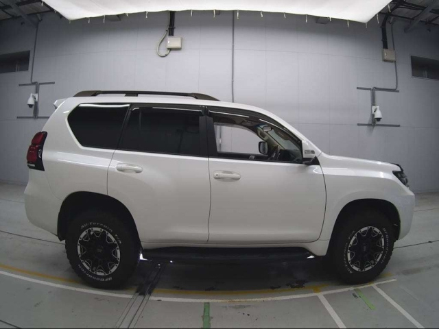 TOYOTA LAND CRUISER PRADO 2021