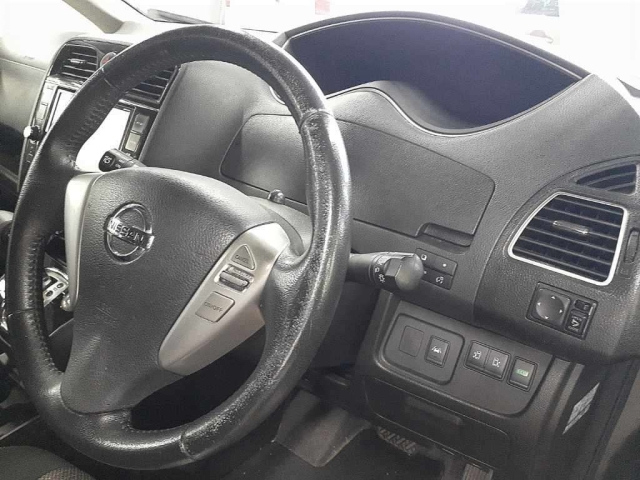 NISSAN SERENA 2015
