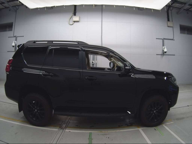 TOYOTA LAND CRUISER PRADO 2023