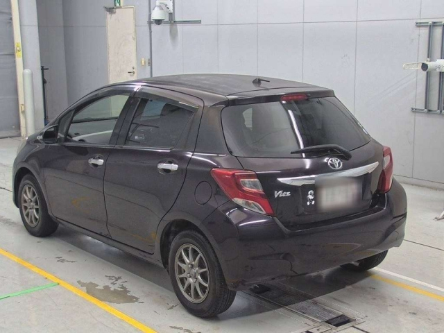 TOYOTA VITZ 2015