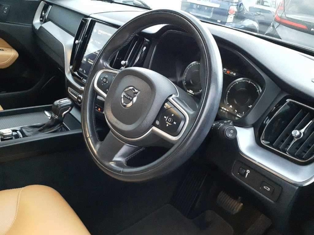 VOLVO XC60 2019