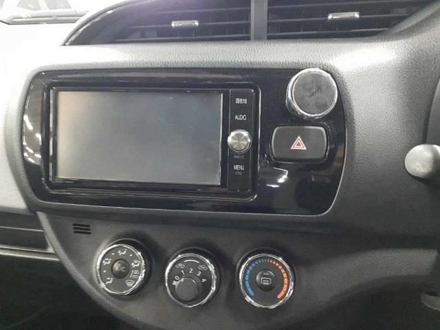 TOYOTA VITZ 2015