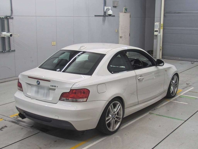 BMW 1 SERIES 2010