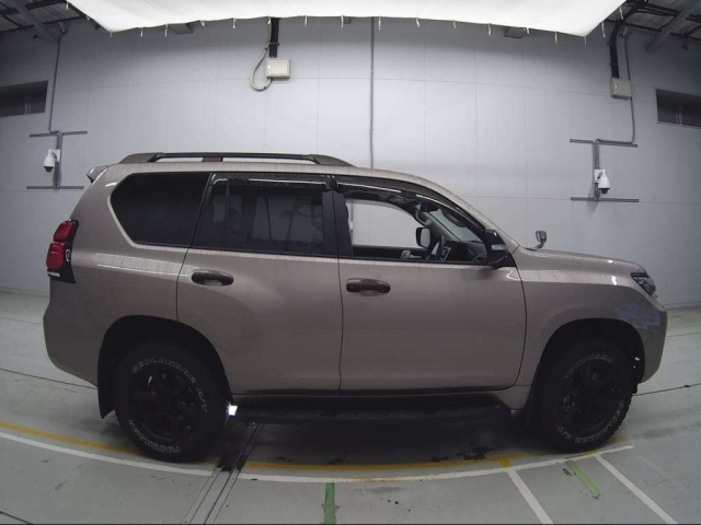 TOYOTA LAND CRUISER PRADO 2022