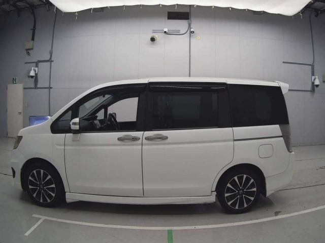 HONDA STEP WAGON 2014
